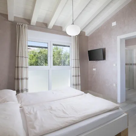 Вилла Olivia - New And Modern House With Pool, Souna, Jacuzzi & Playground, - Istra Лижнян