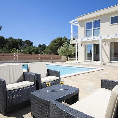 Olivia - New And Modern House With Pool, Souna, Jacuzzi & Playground, - Istra וילה *