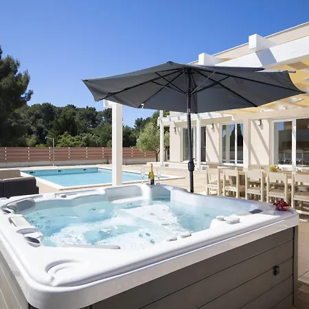 Вилла Olivia - New And Modern House With Pool, Souna, Jacuzzi & Playground, - Istra *
