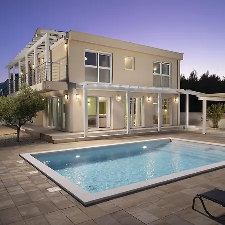 Olivia - New And Modern House With Pool, Souna, Jacuzzi & Playground, - Istra Вилла Лижнян
