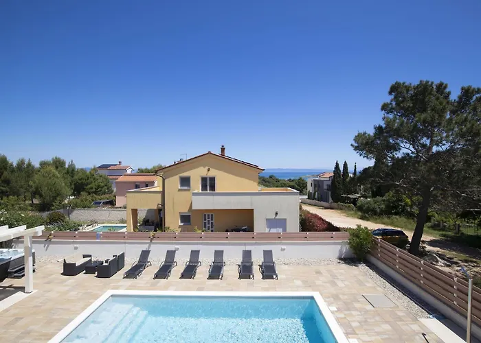 Olivia - New And Modern House With Pool, Souna, Jacuzzi & Playground, - Istra *