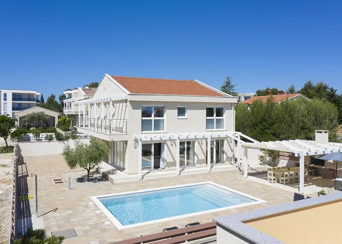 Olivia - New And Modern House With Pool, Souna, Jacuzzi & Playground, - Istra